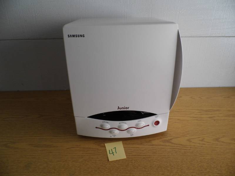 lot 47 image: Samsung Microwave