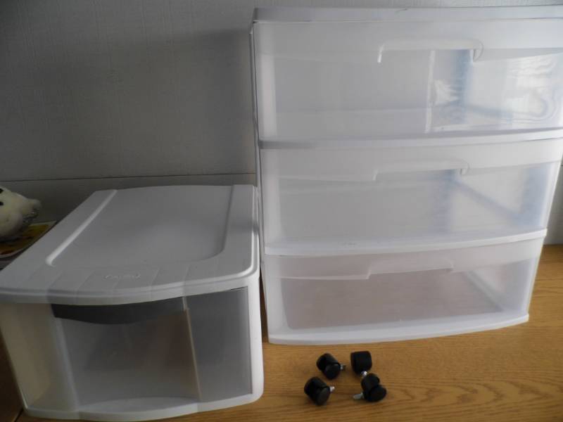lot 48 image: Sterlite Organizers