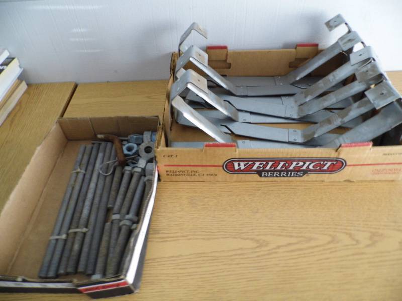 lot 89 image: Roof Brackets - Bolts