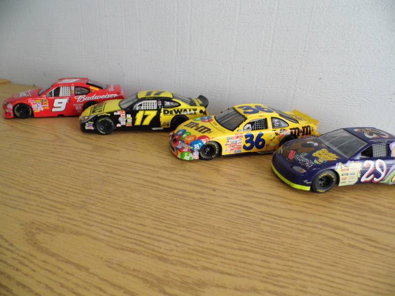 lot 107 image: Lot of 4 Diecast Cars