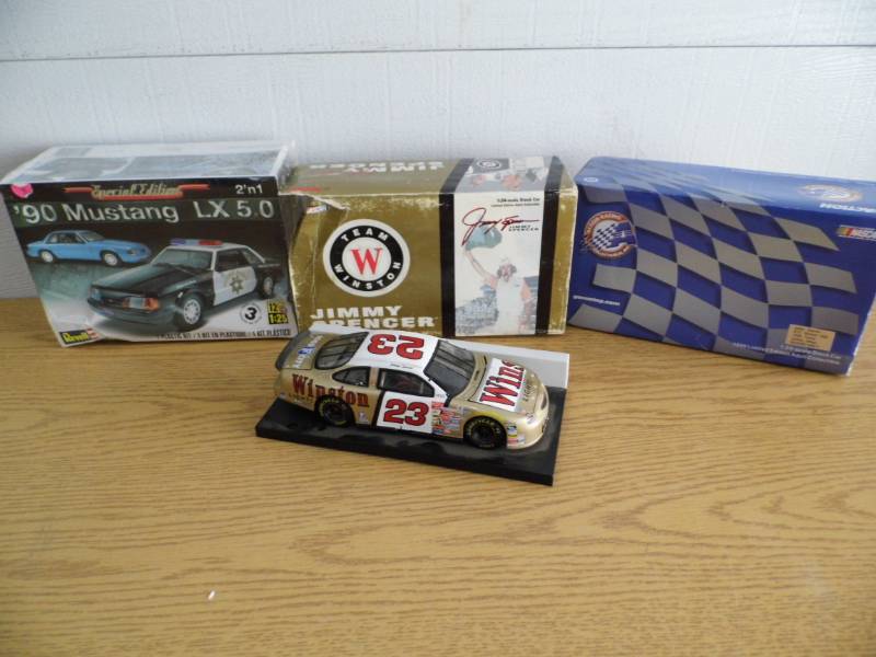 lot 108 image: Diecast Car - New Model