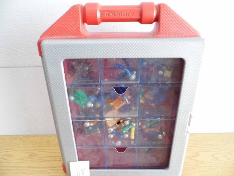 lot 118 image: Magnetix