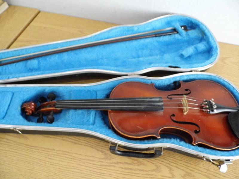 lot 120 image: Lewis Violin w Case
