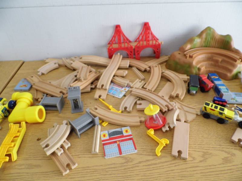lot 122 image: Toy Track
