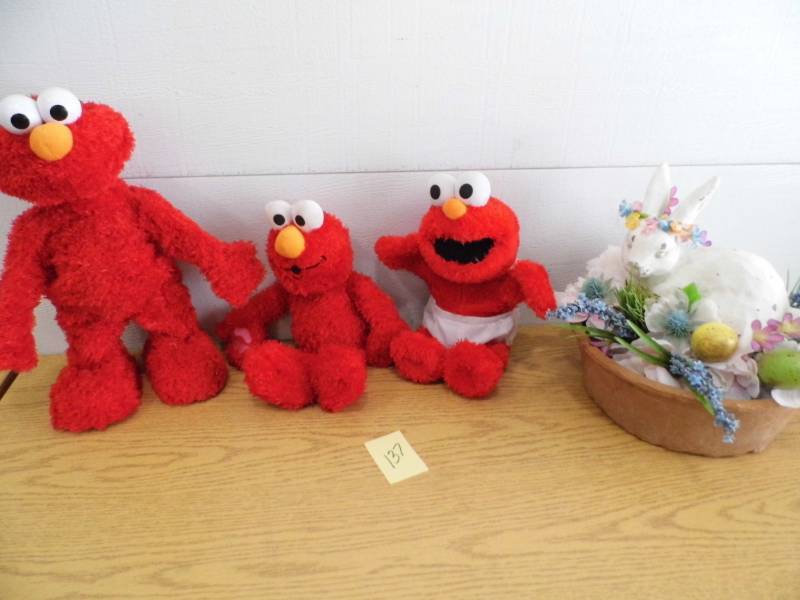 lot 137 image: Elmo Figures