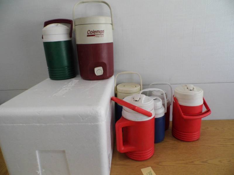 lot 138 image: Cooler - Drink containers