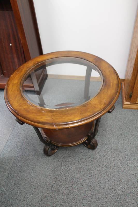lot 25 image: Round Coofee table