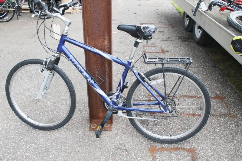 lot 11 image: TREK Navigator 200 Bicycle 26
