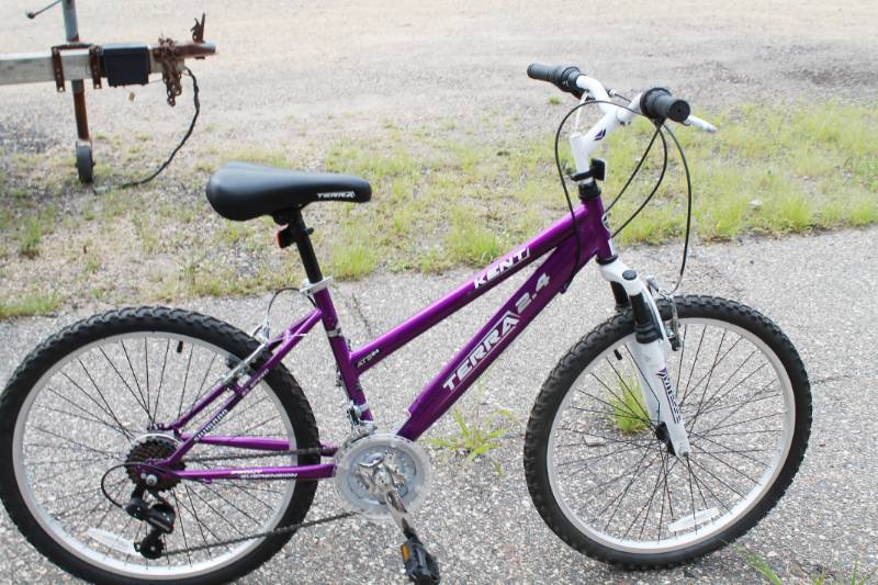 lot 19 image: KENT Terra 15 Speed 24 Women Bicycle