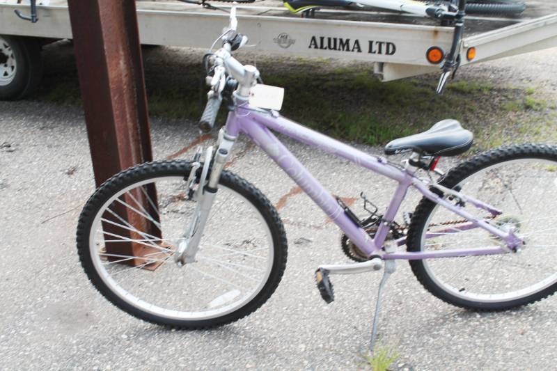 lot 21 image: Colombia Trail Head 21 Speed 26 Women Bicycle