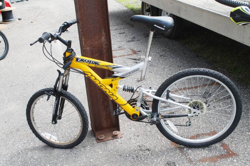 lot 24 image: MAGNA Exitor Dual Suspension 15 Speed 24 Men Bicycle