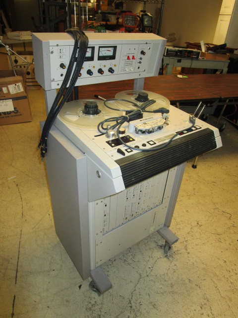 lot 218 image: 2 TRACK REEL TO REEL TAPE MACHINE