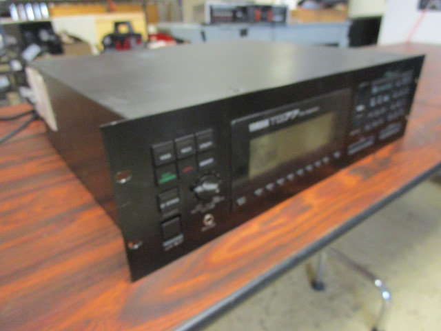 lot 220 image: YAMAHA TONE GENERATOR