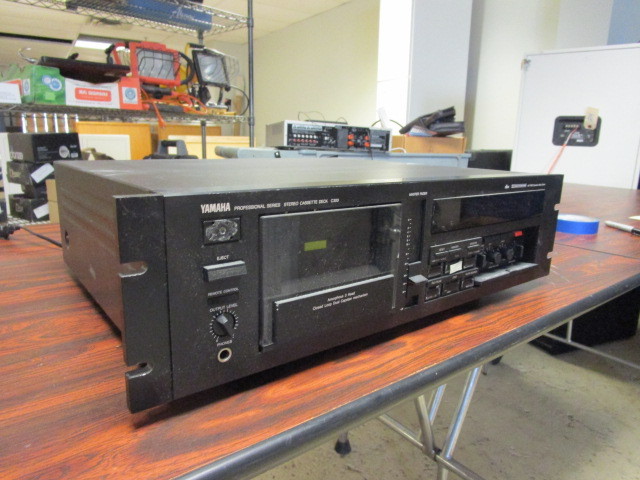 lot 226 image: YAMAHA PROFESSIONAL SERIES CASSETTE DECK