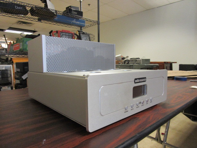 lot 230 image: AUDIO RESEARCH STEREO TUBE INTEGRATED AMPLIFIER