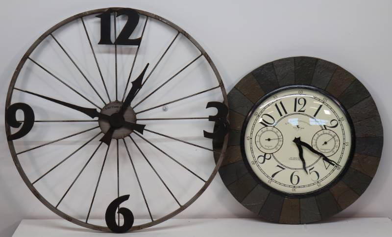 lot 5 image: (2) Clocks