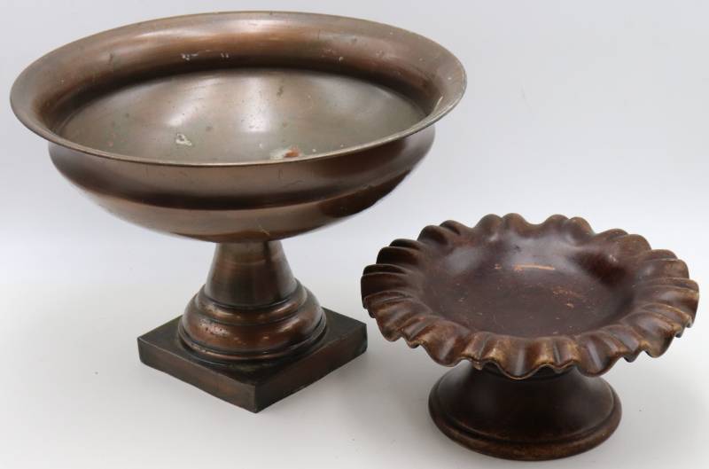 lot 22 image: Decorative Pedestals
