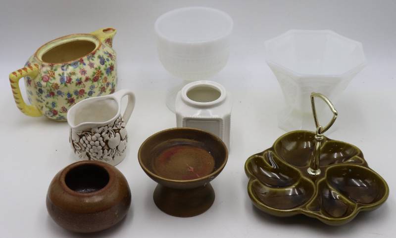 lot 23 image: Glass and Ceramic Items