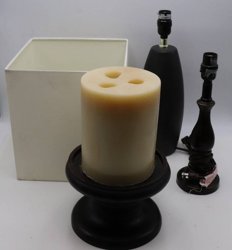 lot 24 image: 2 Lamps, Candle, and Lamp Shade