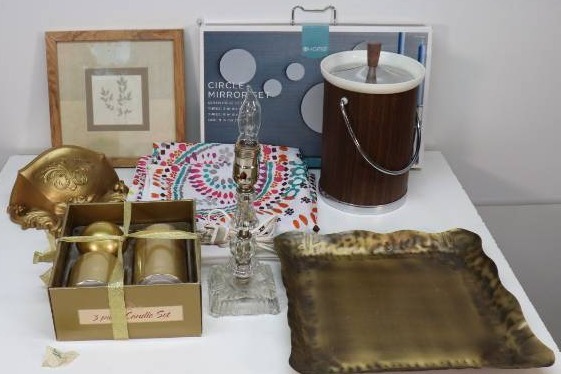 lot 35 image: Assorted Dcor Items
