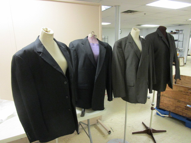 lot 307 image: MENS BLAZERS SIZE 44 R