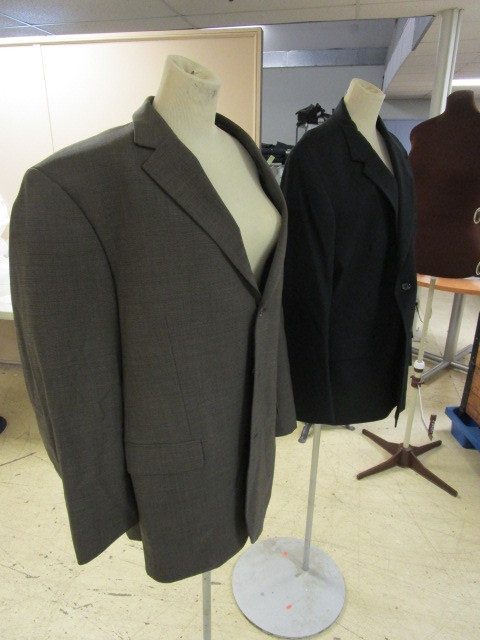 lot 310 image: MENS BLAZERS SIZE 46