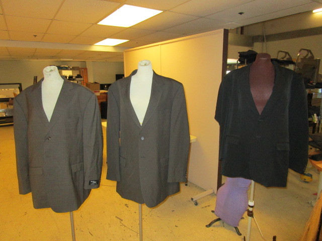 lot 312 image: MENS BLAZERS SIZE 50