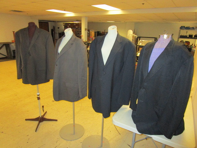 lot 313 image: MENS BLAZERS SIZE 52