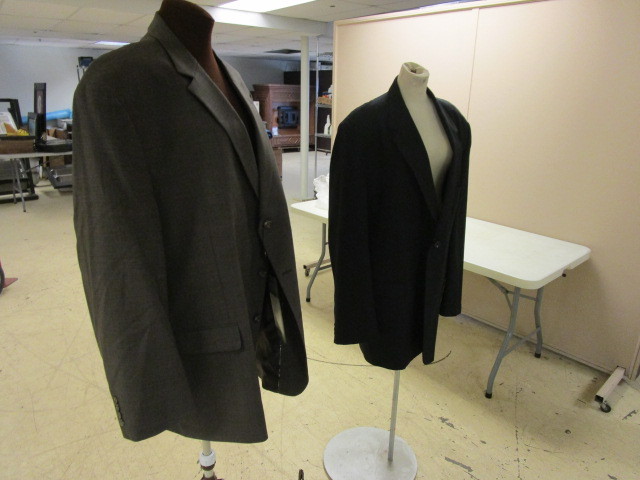 lot 314 image: MENS BLAZERS SIZE 54
