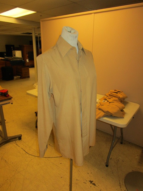 lot 320 image: MENS SHIRT SIZE XS