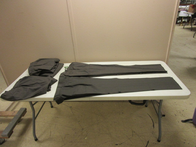 lot 335 image: MENS PANTS SIZE 30 & 32