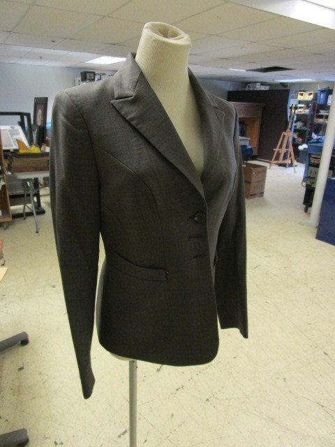 lot 344 image: WOMENS BLAZER SIZE 2