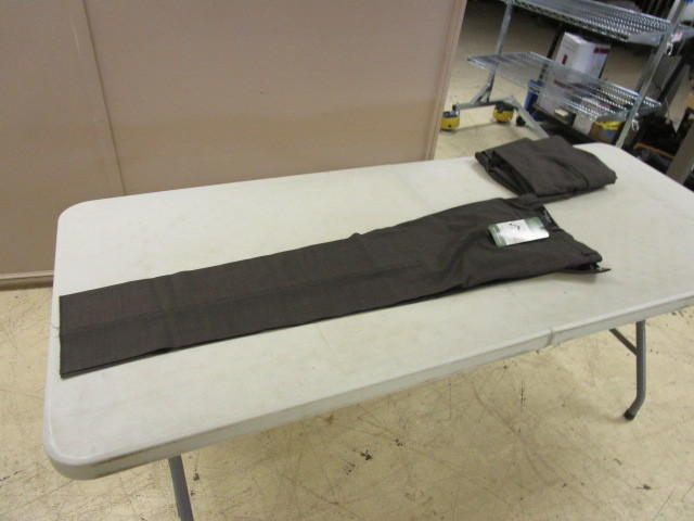 lot 334 image: MENS PANTS SIZE 30 & 32