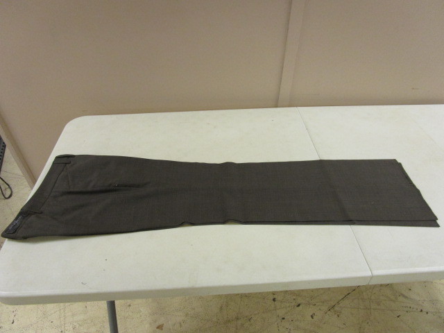 lot 363 image: WOMENS PANTS SIZE 2