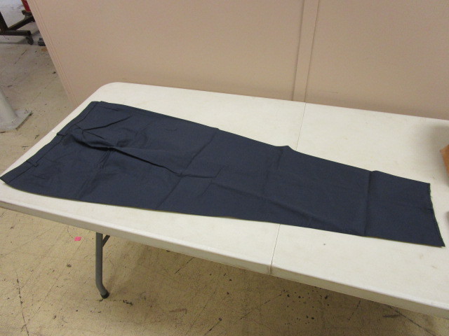 lot 379 image: WOMENS PANTS SIZE 26