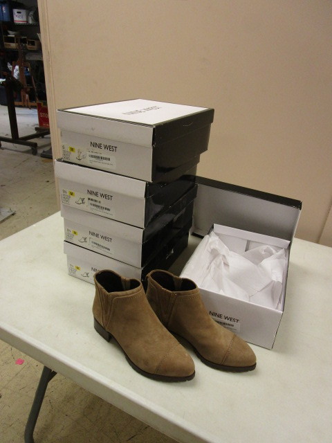 lot 380 image: NEW NINE WEST WOMENS SHOES SIZE 5 & 5 12