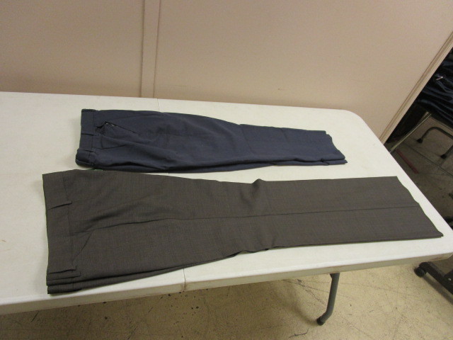 lot 365 image: WOMENS PANTS SIZE 4