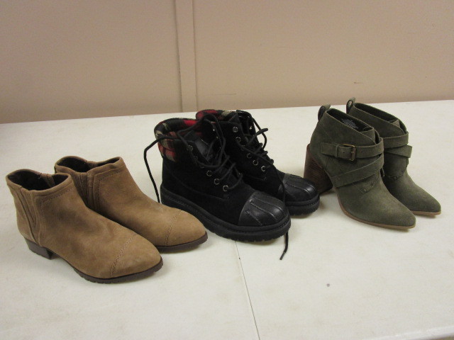 lot 383 image: THREE NEW PAIRS OF NINE WEST SIZE 5 SHOES
