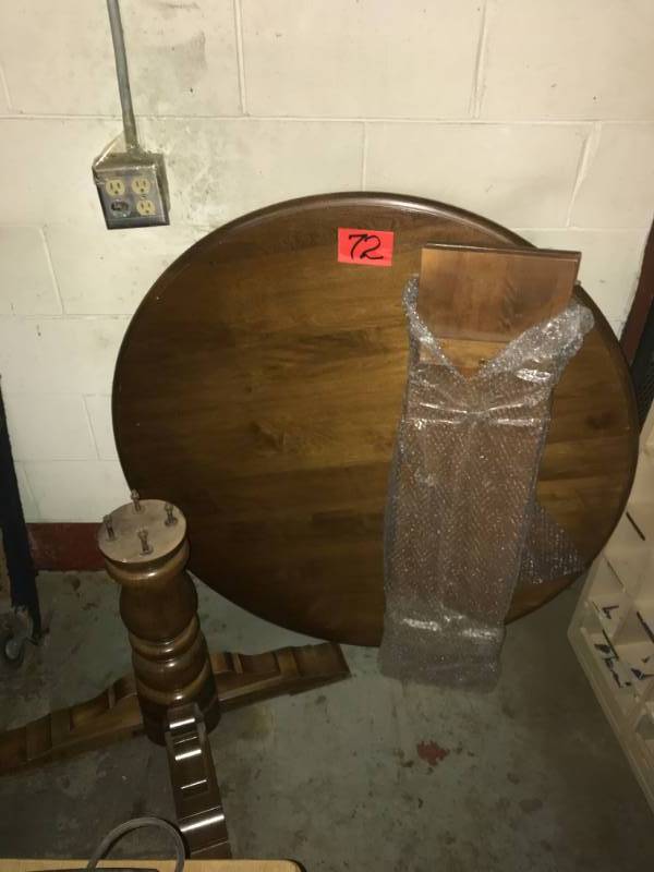 lot 72 image: Wood Table (Gabberts) Sturdy