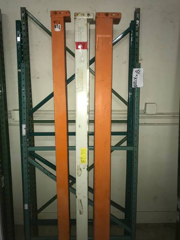 lot 101 image: Teardrop Pallet Rack