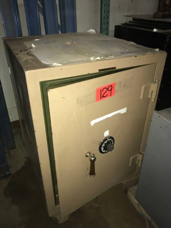 lot 129 image: Meilink MoneyRecords Safe (on wheels) Beige (approx 700 lbs) wcombo T-20 Class B