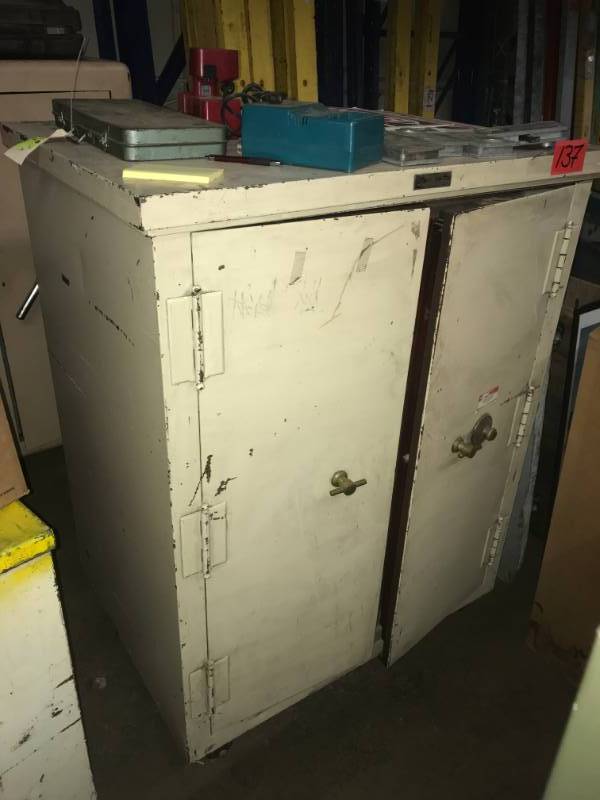 lot 137 image: Double Door Records Safe wcombo & adjustable shelves