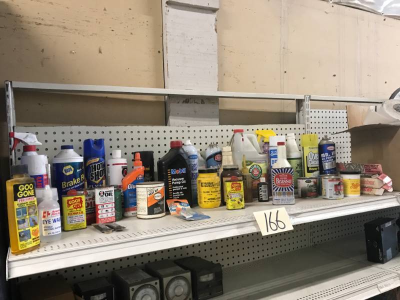 lot 166 image: Top Shelf Misc Cleaning Supplies etc