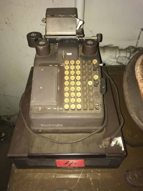 lot 4 image: Antique Burroughs Cash Register