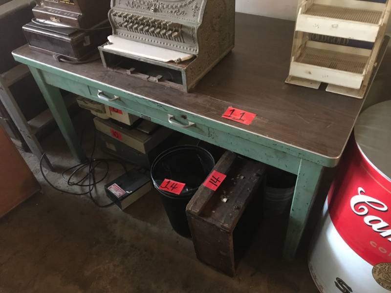 lot 11 image: Green Mid Century Table General Fireproofing Co.
