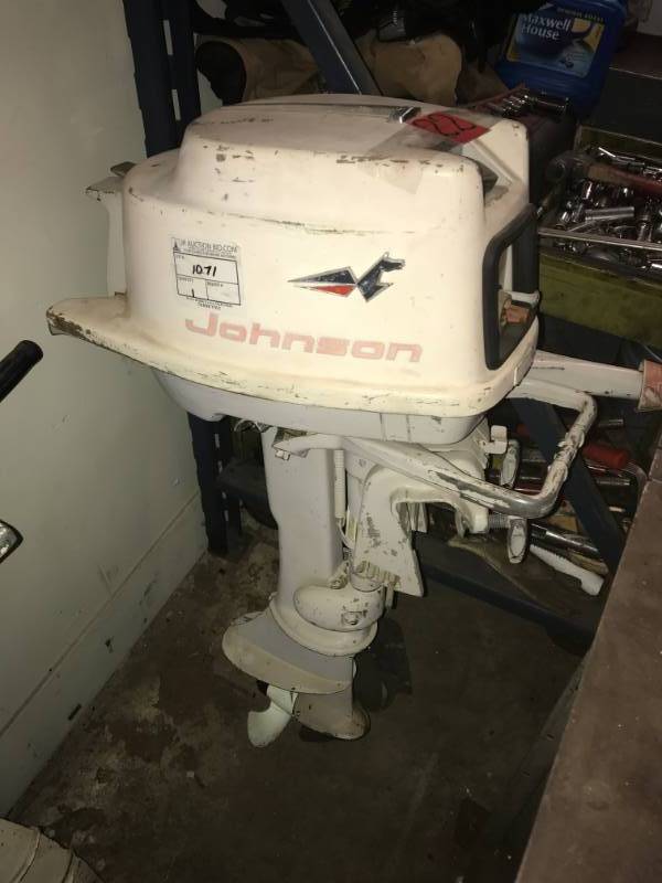 lot 22 image: Johnson Seahorse 5 12 Outboard Motor