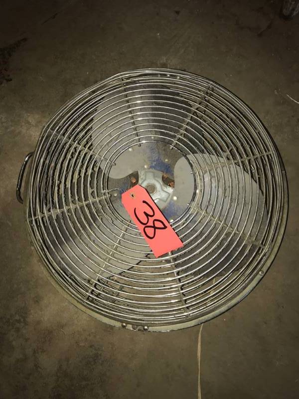 lot 38 image: 20 fan