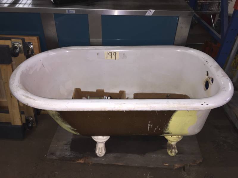 lot 199 image: Antique Clawfoot Bathtub