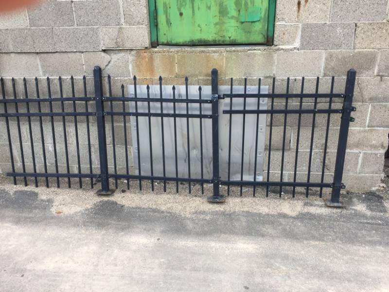 lot 237 image: 3 pieces Fence Aluminum & Steel