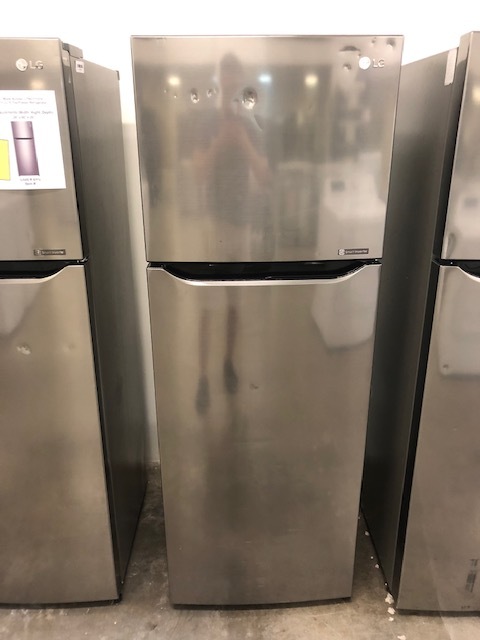 lot 7 image: LG Refrigerator